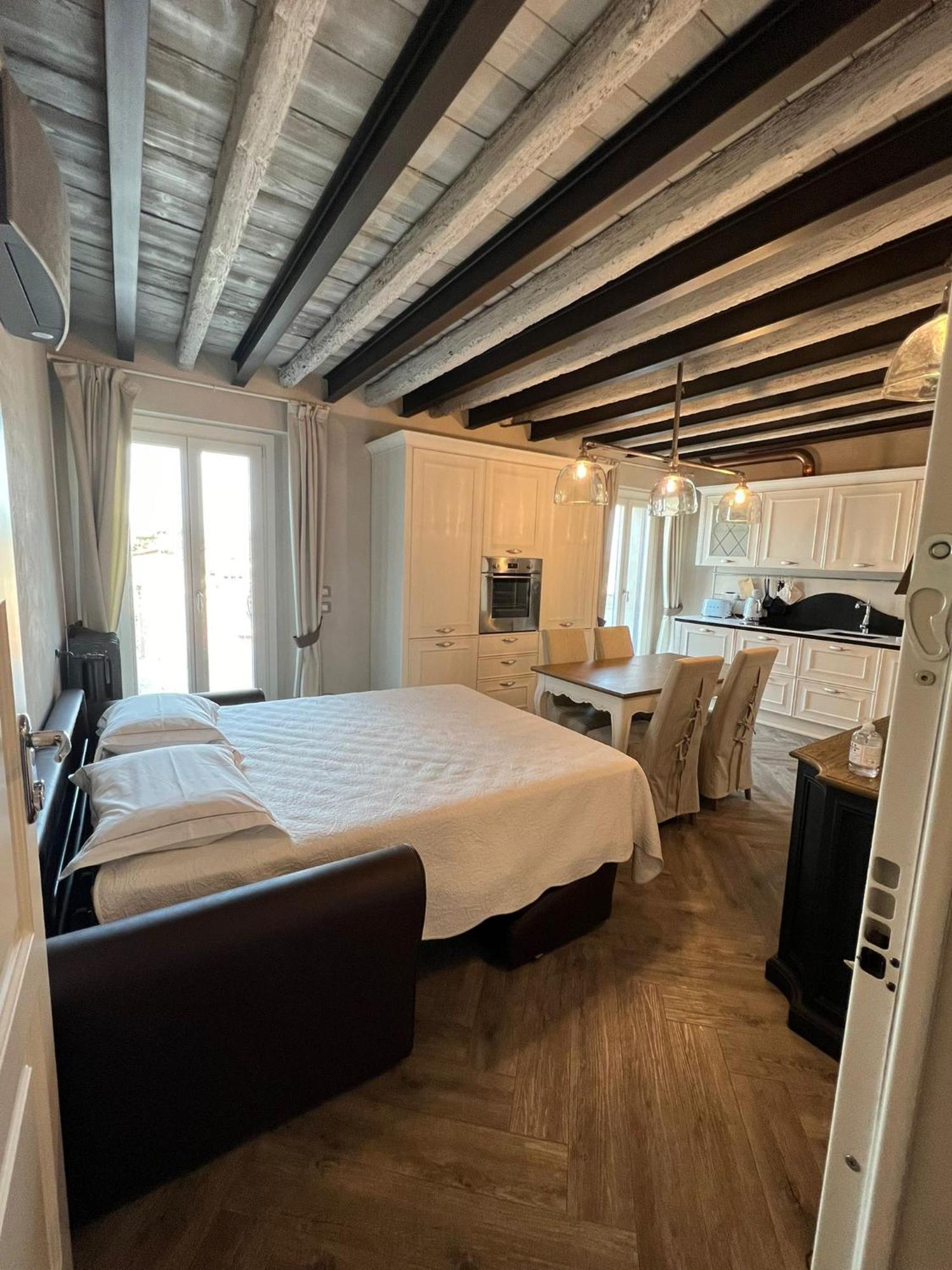 La Vite 2.0 Apartments Дезенцано-дель-Гарда Экстерьер фото